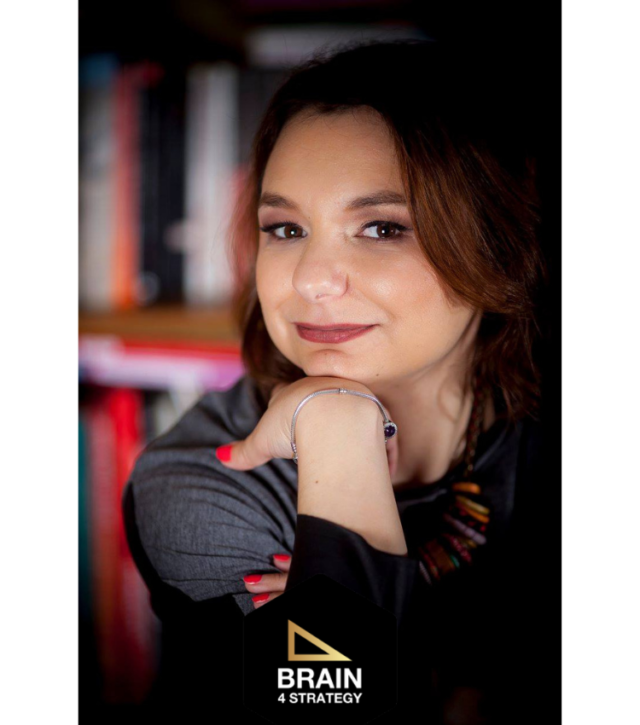Ana Maria dice